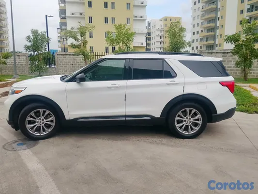 2020 Ford Explorer — foto 11 / 16
