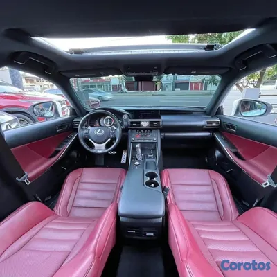 2019 Lexus Is — foto 4 / 9