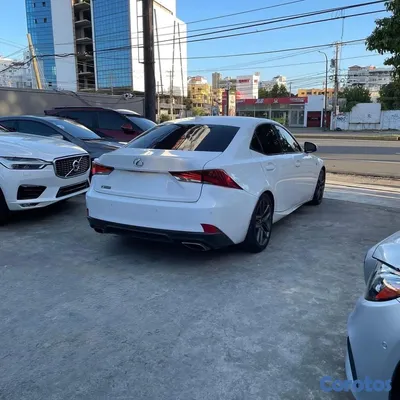 2019 Lexus Is — foto 7 / 9