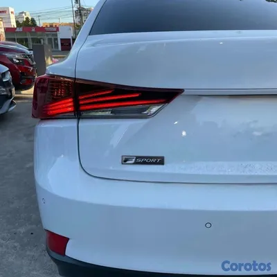 2019 Lexus Is — foto 8 / 9