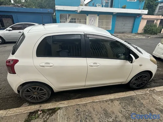 2008 Toyota Vitz — foto 2 / 4