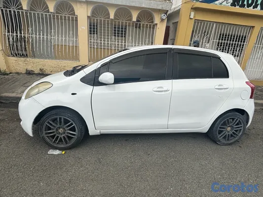 2008 Toyota Vitz — foto 3 / 4