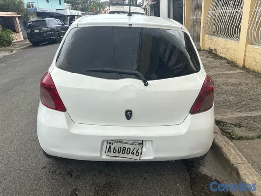 2008 Toyota Vitz — foto 4 / 4