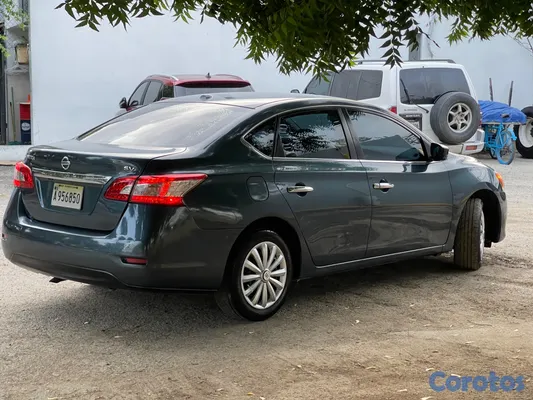 2015 Nissan Sentra — foto 2 / 6