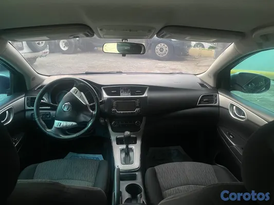 2015 Nissan Sentra — foto 3 / 6