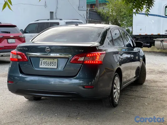 2015 Nissan Sentra — foto 4 / 6