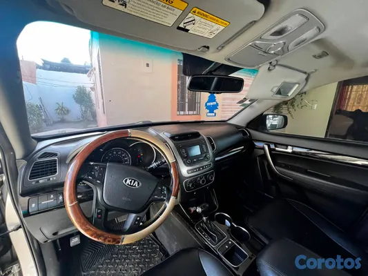 2014 Kia Sorento — foto 4 / 10