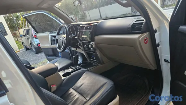 2013 Toyota 4 Runner — foto 9 / 10