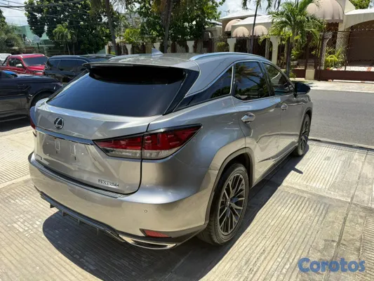 2021 Lexus Rx — foto 10 / 13