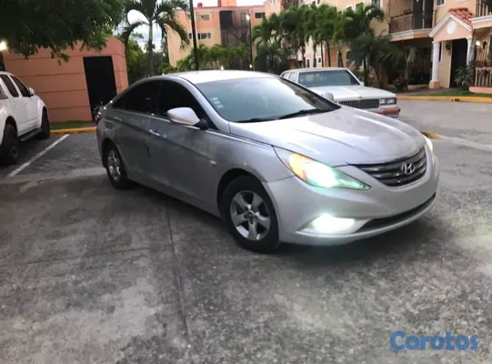 2013 Hyundai Sonata — foto 2 / 4