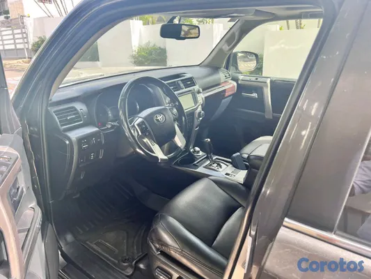 2015 Toyota 4 Runner — foto 6 / 7