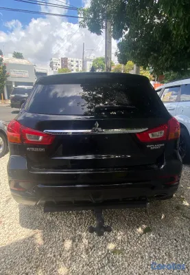 2018 Mitsubishi Outlander — foto 3 / 9