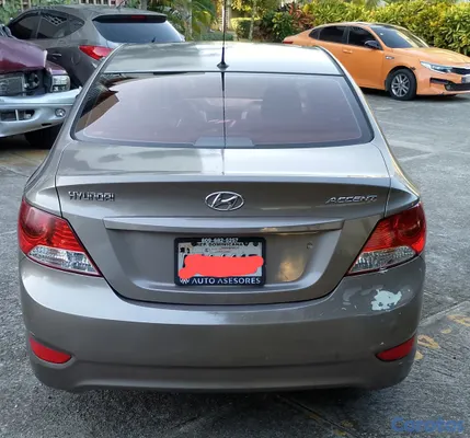 2011 Hyundai Accent — foto 4 / 6