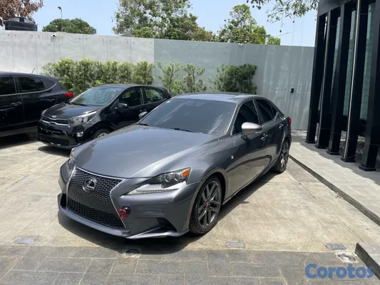 2014 Lexus Is — foto 2 / 11