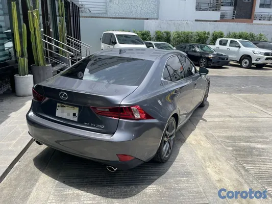 2014 Lexus Is — foto 4 / 11