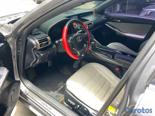 2014 Lexus Is — foto 5 / 11