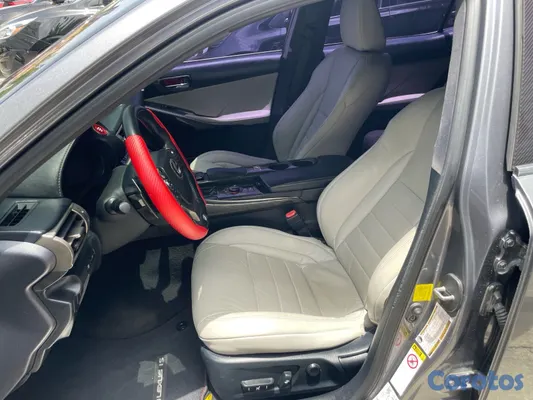 2014 Lexus Is — foto 6 / 11