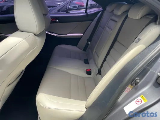 2014 Lexus Is — foto 8 / 11