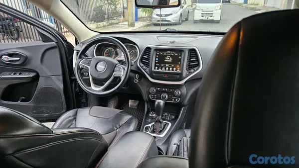 2015 Jeep Cherokee Latitude — foto 14 / 15
