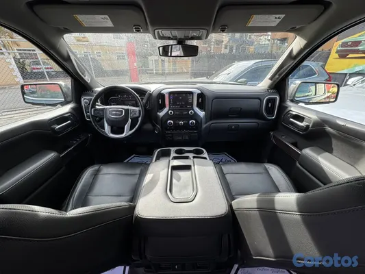 2020 GMC Sierra — foto 9 / 10