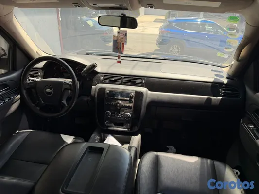 2014 Chevrolet Tahoe — foto 2 / 10