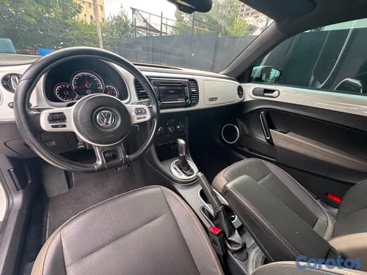 2015 Volkswagen Beetle — foto 6 / 13