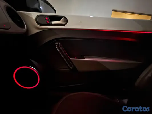 2015 Volkswagen Beetle — foto 11 / 13