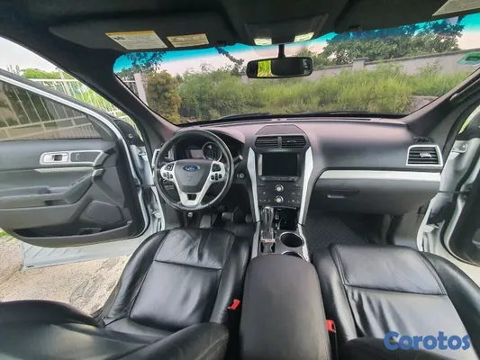 2014 Ford Explorer — foto 4 / 10