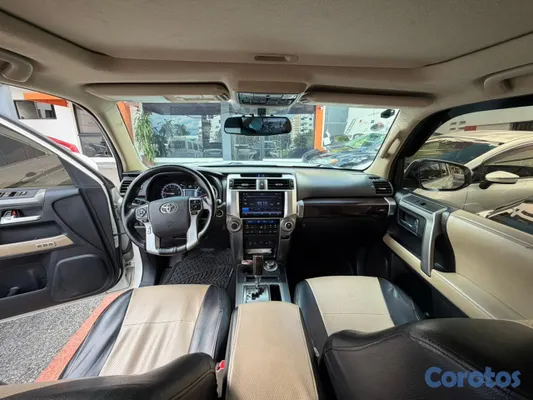 2014 Toyota 4 Runner — foto 5 / 9