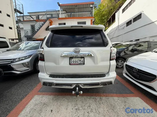 2014 Toyota 4 Runner — foto 6 / 9