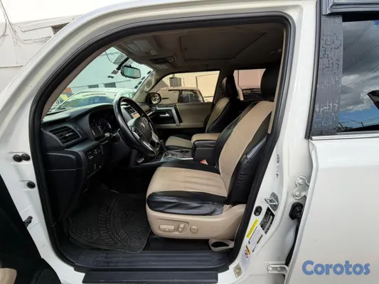 2014 Toyota 4 Runner — foto 7 / 9