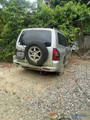 2005 Mitsubishi Montero