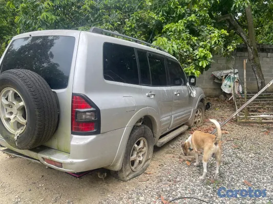 2005 Mitsubishi Montero — foto 8 / 9