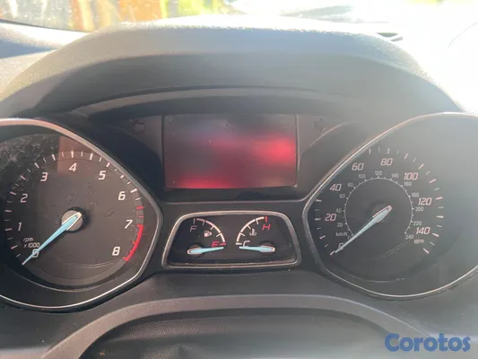 2015 Ford Escape — foto 8 / 13