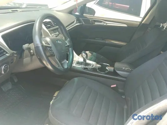 2014 Ford Fusion — foto 7 / 10