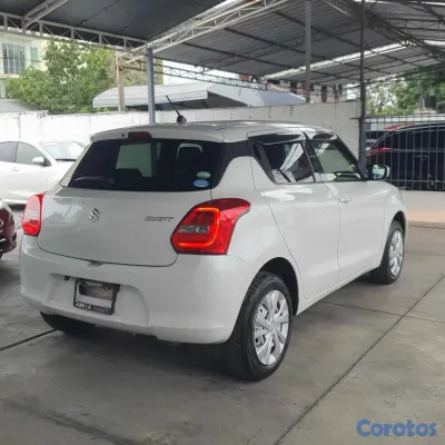 2020 Suzuki Swift — foto 10 / 12