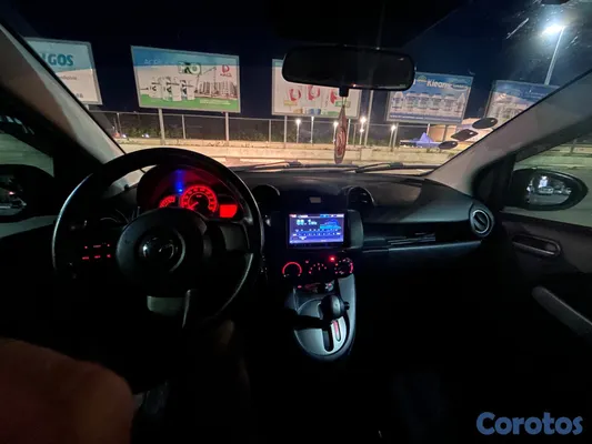 2015 Mazda Demio — foto 8 / 13