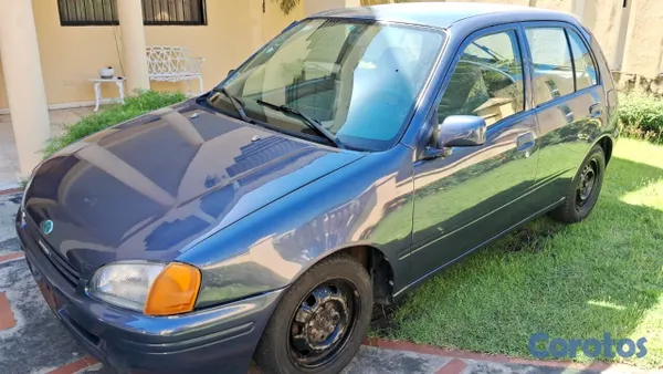 2000 Toyota Starlet — foto 2 / 6