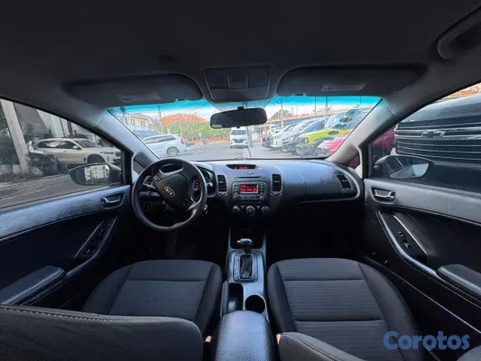 2014 Kia Forte — foto 6 / 9