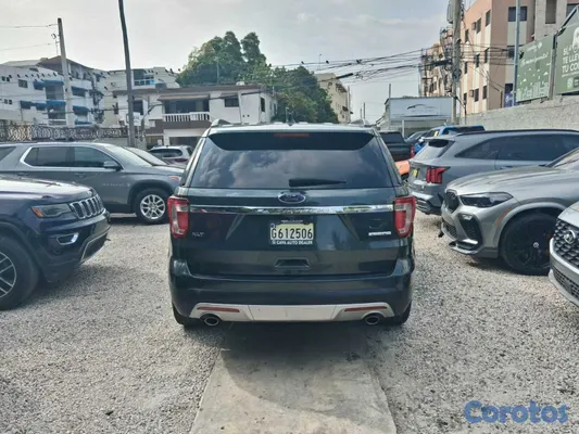 2016 Ford Explorer — foto 4 / 12