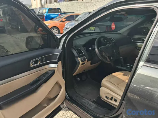 2016 Ford Explorer — foto 6 / 12