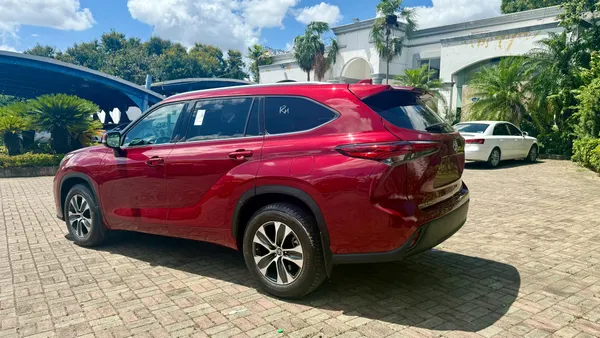2020 Toyota Highlander — foto 2 / 9
