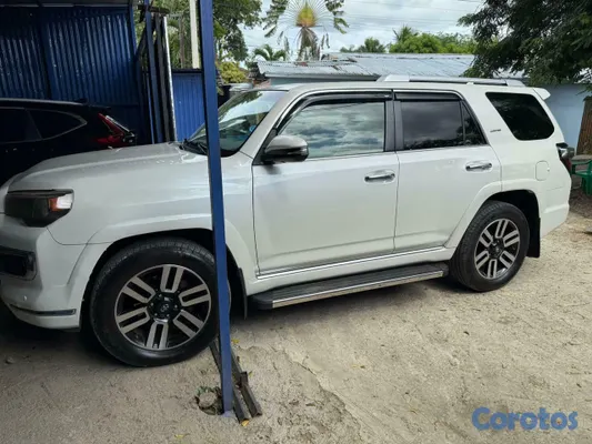 2016 Toyota 4 Runner — foto 2 / 7