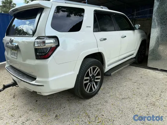 2016 Toyota 4 Runner — foto 5 / 7