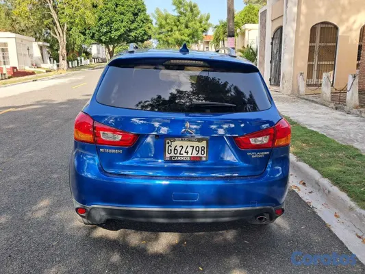 2017 Mitsubishi Outlander — foto 4 / 10