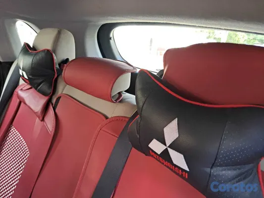 2017 Mitsubishi Outlander — foto 5 / 10