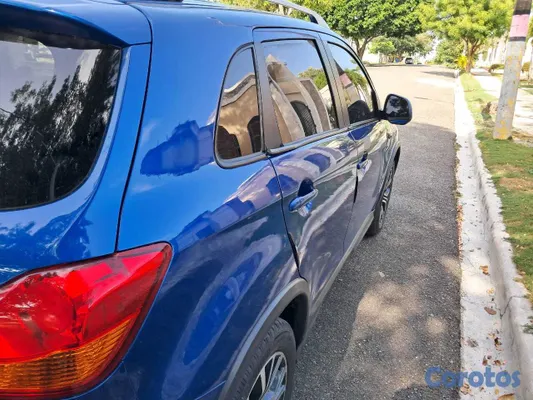 2017 Mitsubishi Outlander — foto 6 / 10