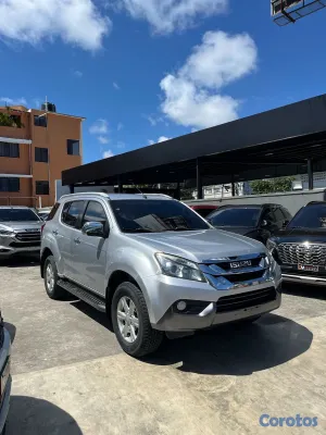 2015 Isuzu Mux — foto 2 / 10