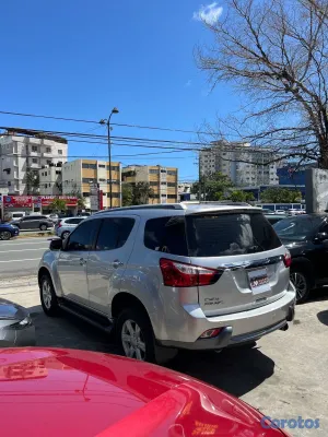 2015 Isuzu Mux — foto 7 / 10