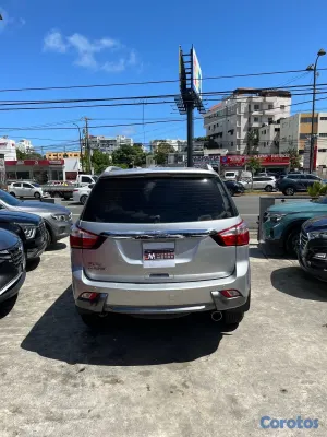2015 Isuzu Mux — foto 8 / 10